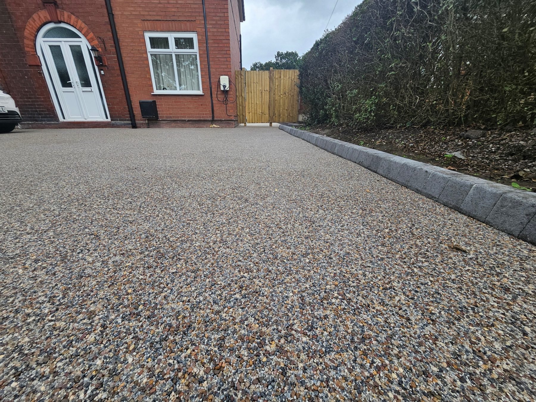 Mixed-tone resin driveway