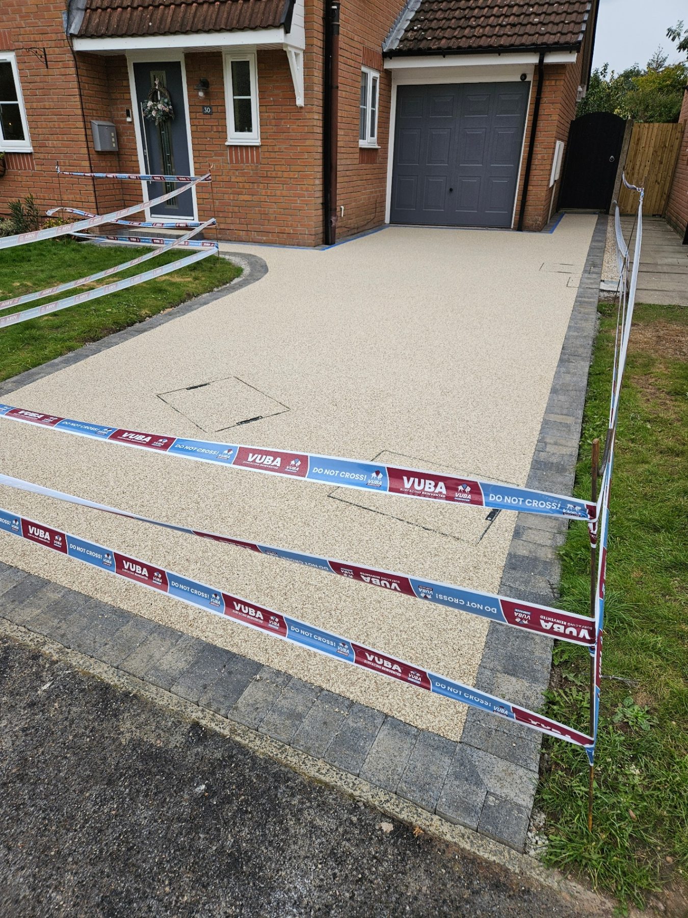 Resin driveway with block border